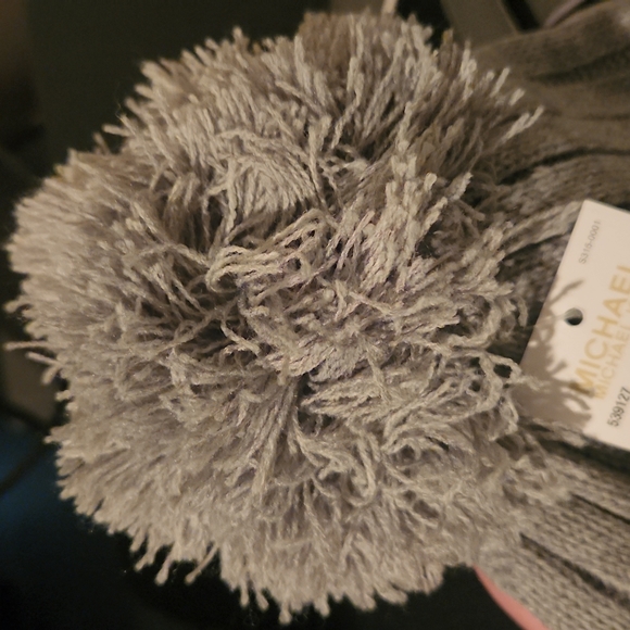 MICHAEL Michael Kors beanie with pom - Picture 4 of 5